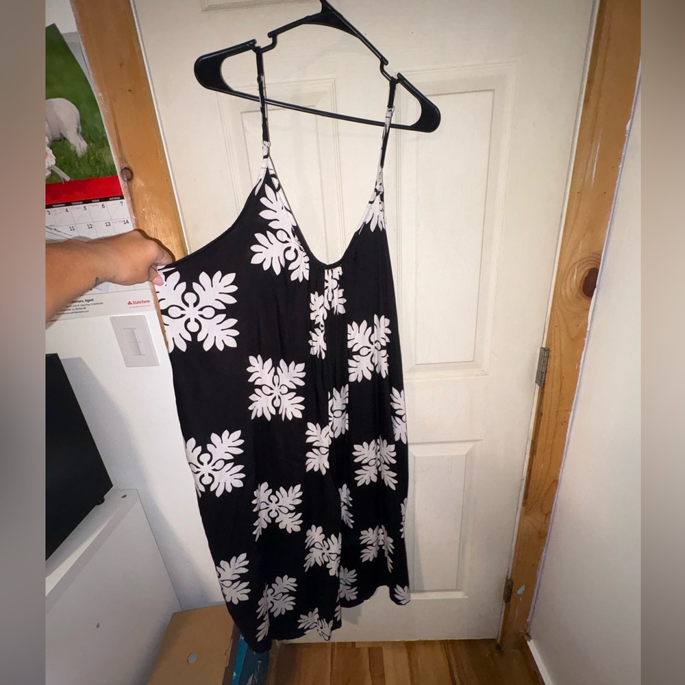 Black Slip romper with White Hawaiian Quilt Print
